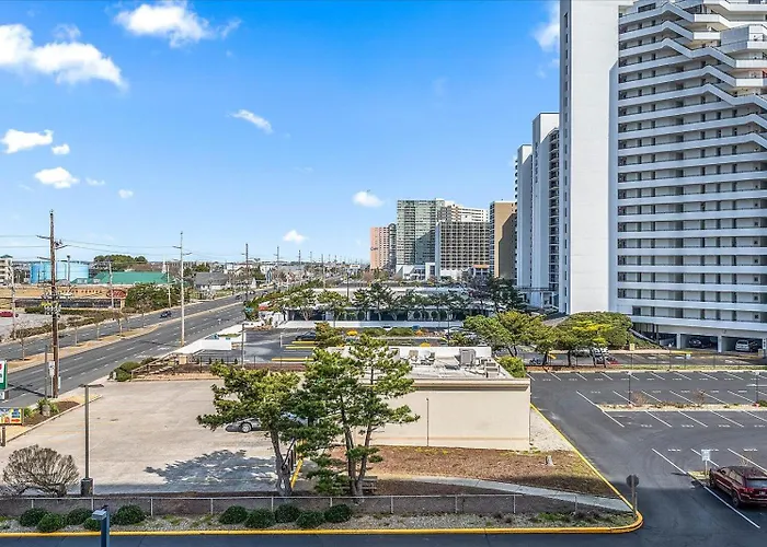 Ocean Views In 2 Bedroom With Outdoor Pool! Ocean Stadt