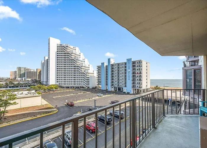 Ocean Views In 2 Bedroom With Outdoor Pool!
