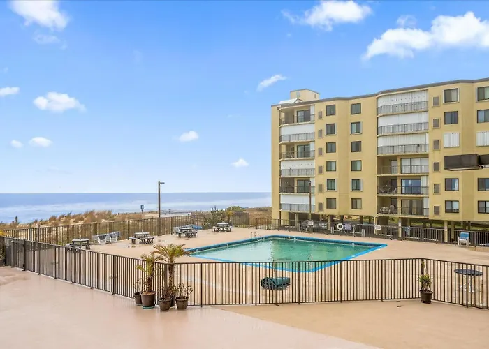 Ocean Views In 2 Bedroom With Outdoor Pool! Ocean Stadt